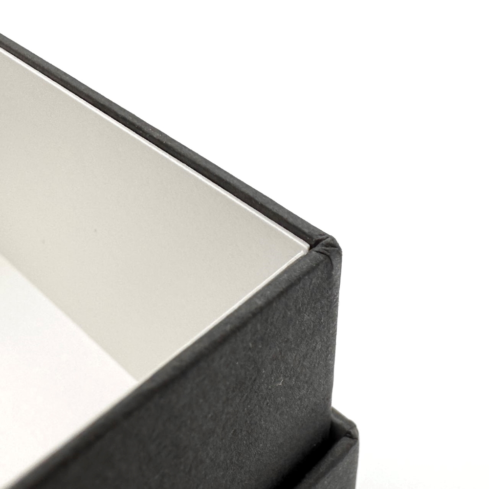 冷凍輸送用貼箱（貼紙の質感）