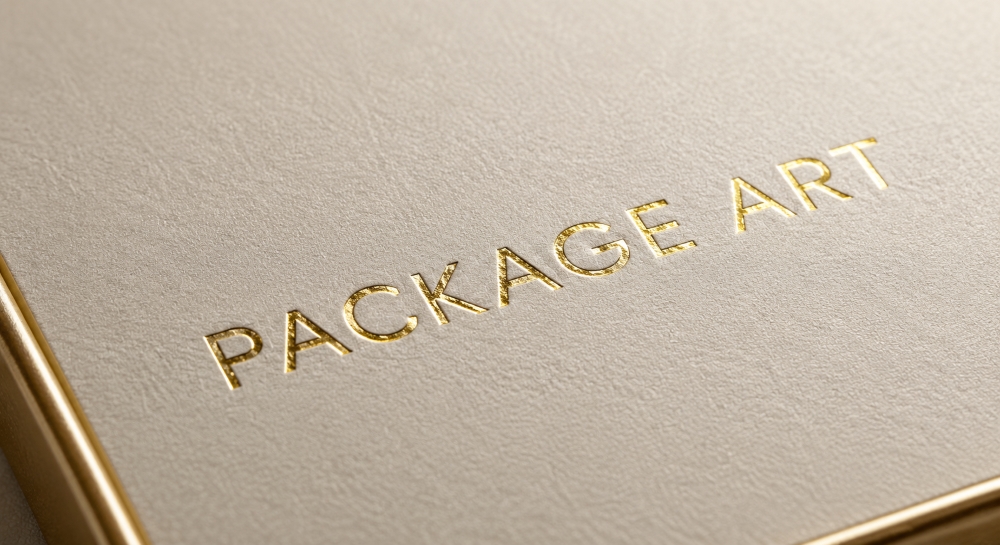 マットな紺色の箱にPACKAGE ARTを金箔押しした仕上がり