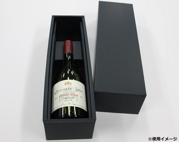 商品画像の箱上部品(赤色チーフ)、ボトルは付属しません。