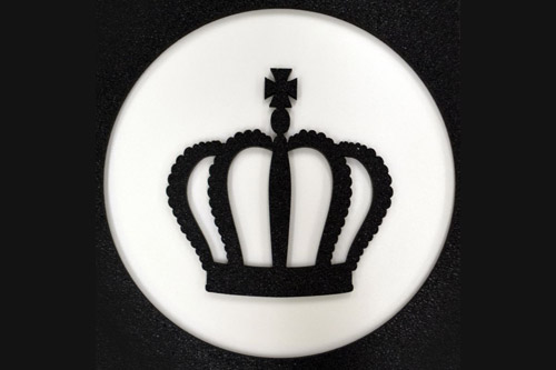「王冠」デザインカット（素材：スチレンボード、黒色スチロール）